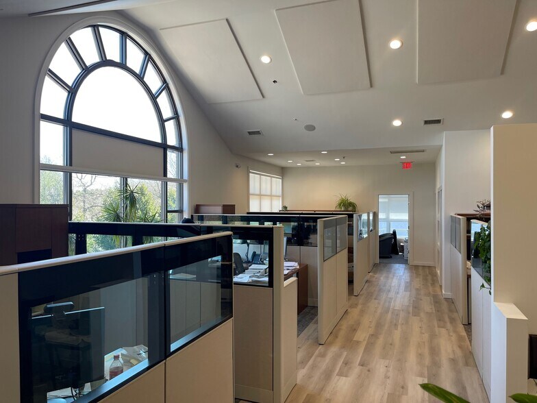 More Photos Of 3750 Express Dr S, Islandia Office For Lease