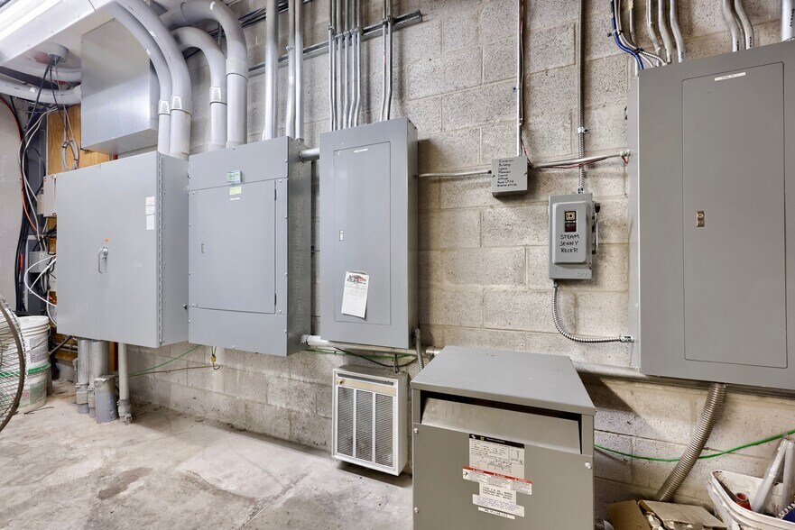 More Photos Of 22 Blackhawk Ln, Elizabethtown Distribution For Sale