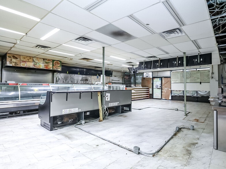 More Photos Of 1300 Clove Rd, Staten Island Freestanding For Lease