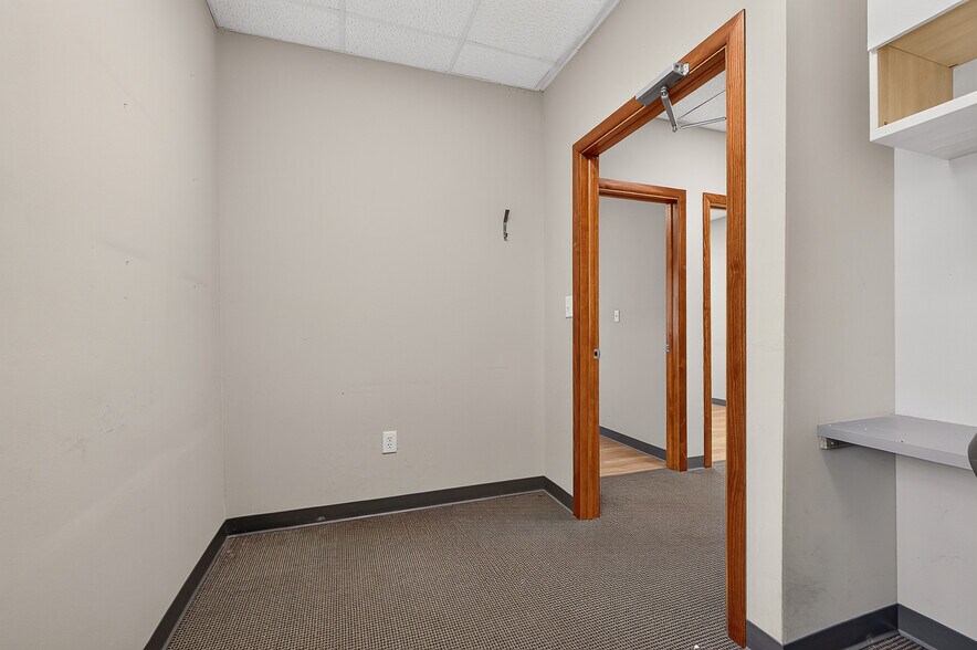 More Photos Of 8202 Clearvista Pky, Indianapolis Office For Sale