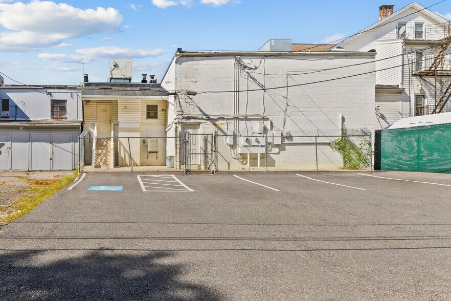 More Photos Of 5915 Belair Rd, Baltimore Veterinarian Kennel For Sale