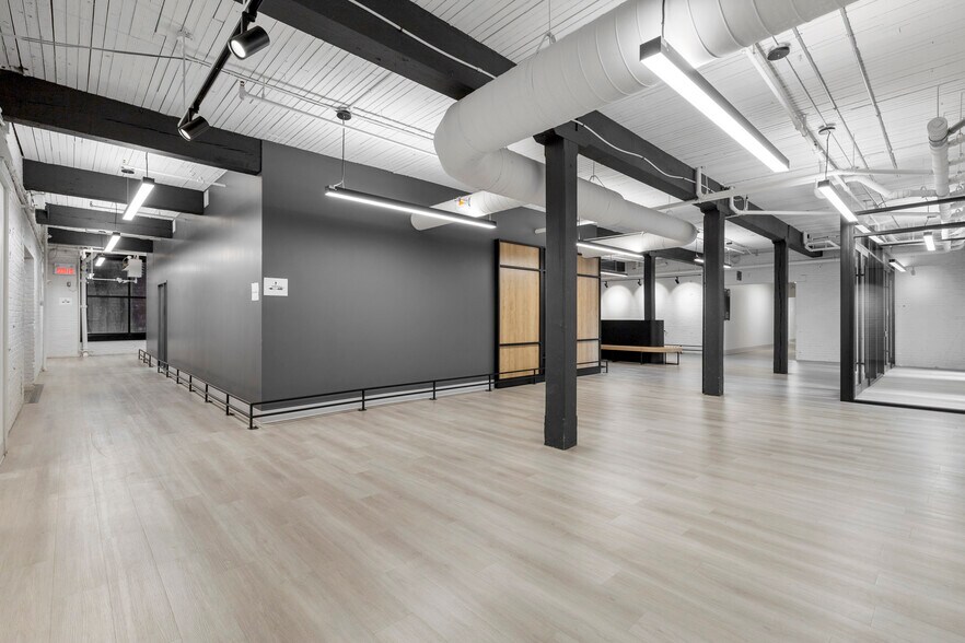 More Photos Of 5425 Rue De Bordeaux, Montréal Office For Sale