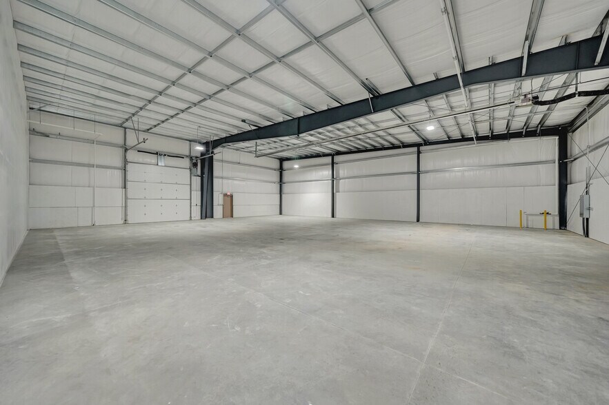 More Photos Of 11600 S 21st St, Roca Warehouse For Lease