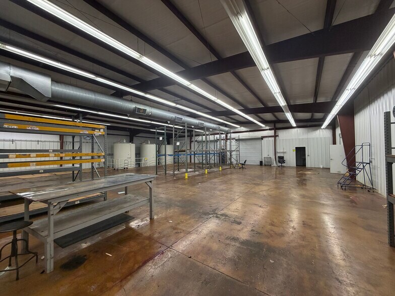 More Photos Of 2 Hummingbird ln, Eufaula Manufacturing For Lease