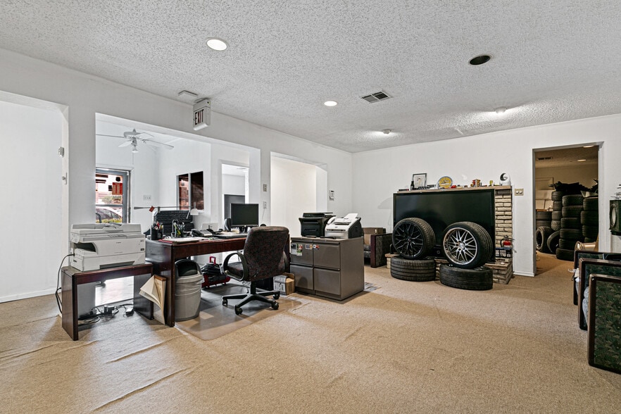 More Photos Of 11448 Reeder Rd, Dallas Light Distribution For Sale