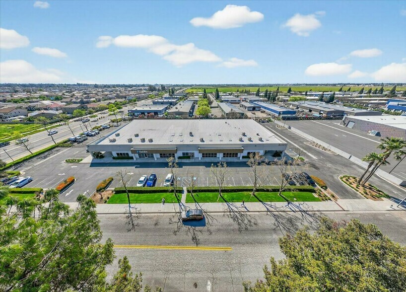 More Photos Of 2695 N Fowler Ave, Fresno Light Distribution For Lease