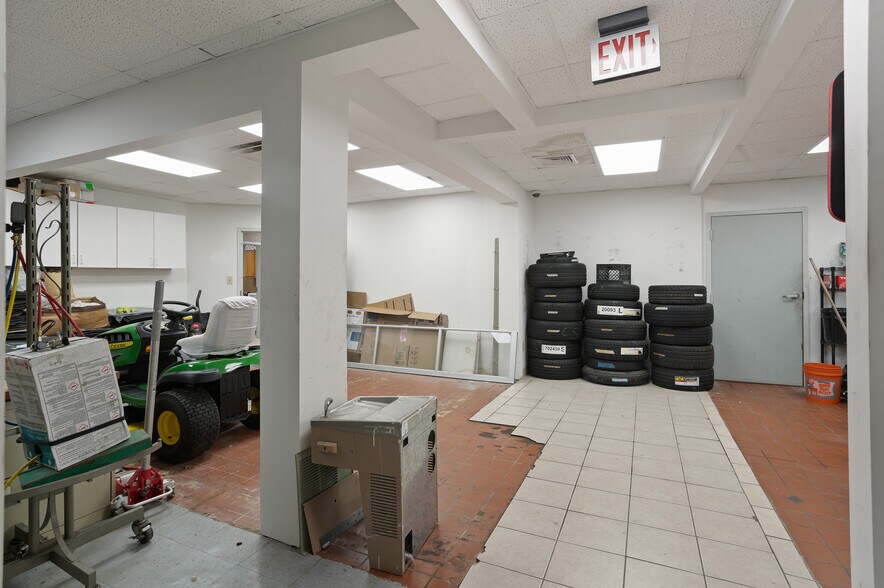 More Photos Of 2000 Columbia Ave, Franklin Freestanding For Sale