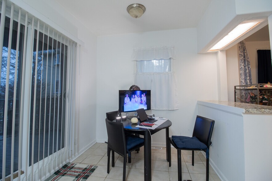 More Photos Of 40523 N Il Route 83, Antioch Apartments For Sale