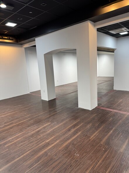 More Photos Of 80 Main St, New Canaan Storefront For Lease