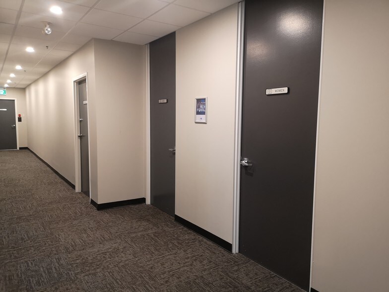 More Photos Of 180 James St S, Hamilton Office For Lease