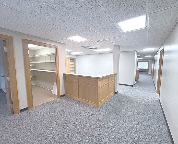 More Photos Of 1454 30th St, West Des Moines Office For Sale