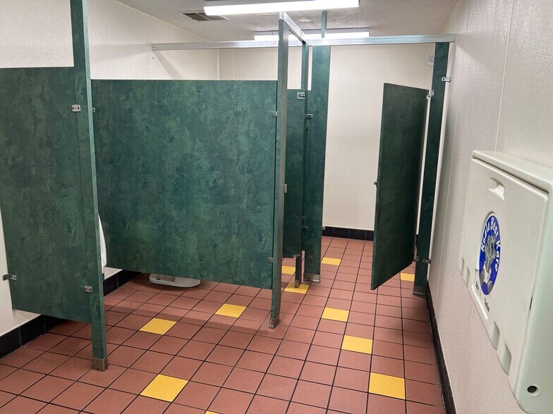 More Photos Of 841 Ridgewood Ave, Daytona Beach Restaurant For Sale