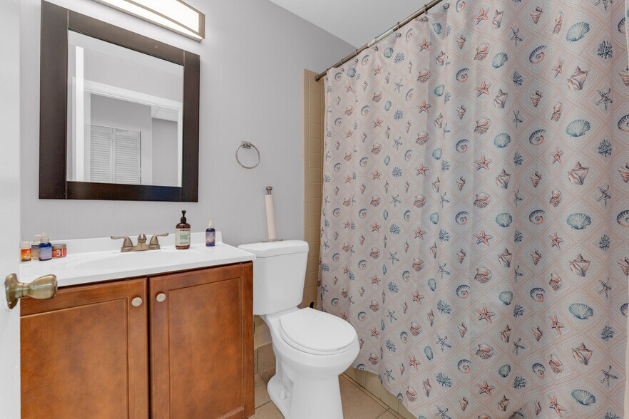 More Photos Of 501-513 Old Griffin Rd, Dania Warehouse For Sale