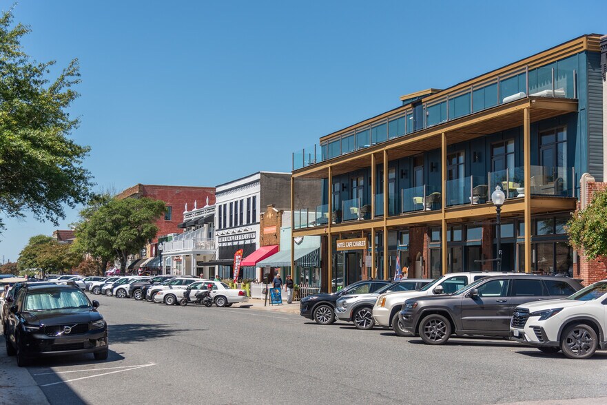 More Photos Of 225 Mason Ave, Cape Charles Storefront For Sale