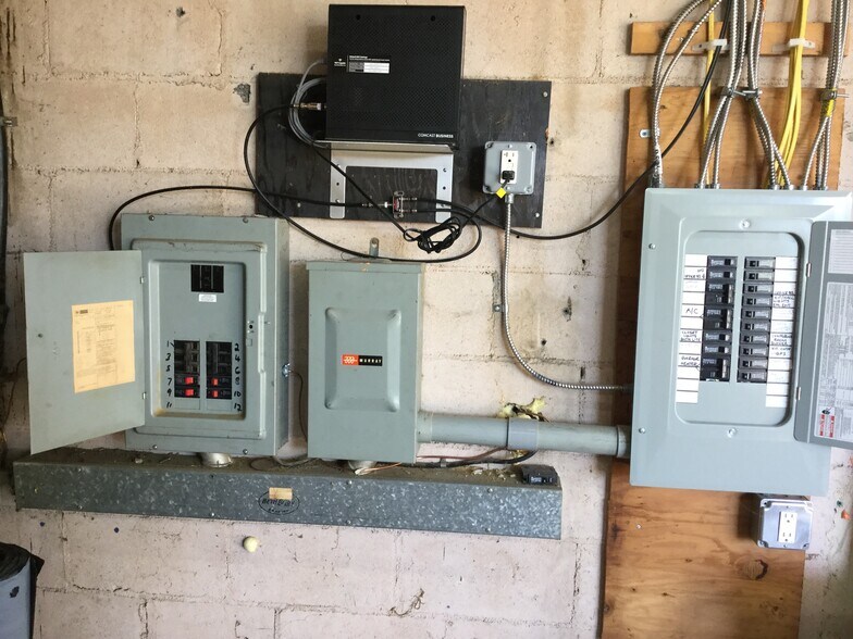 More Photos Of 1010 Rose Ave, Runnemede Flex For Sale