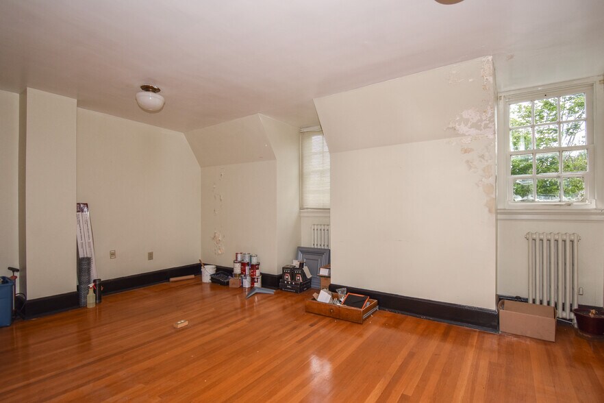 More Photos Of 82 Court Sq, Alexander City Flex For Sale