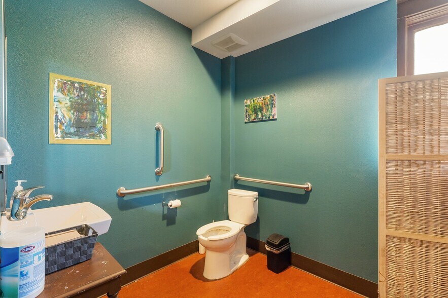 More Photos Of 5131 NE 23rd Ave, Portland Religious Facility For Sale