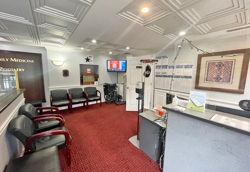 More Photos Of 422 N Center St, Northville Office For Sale