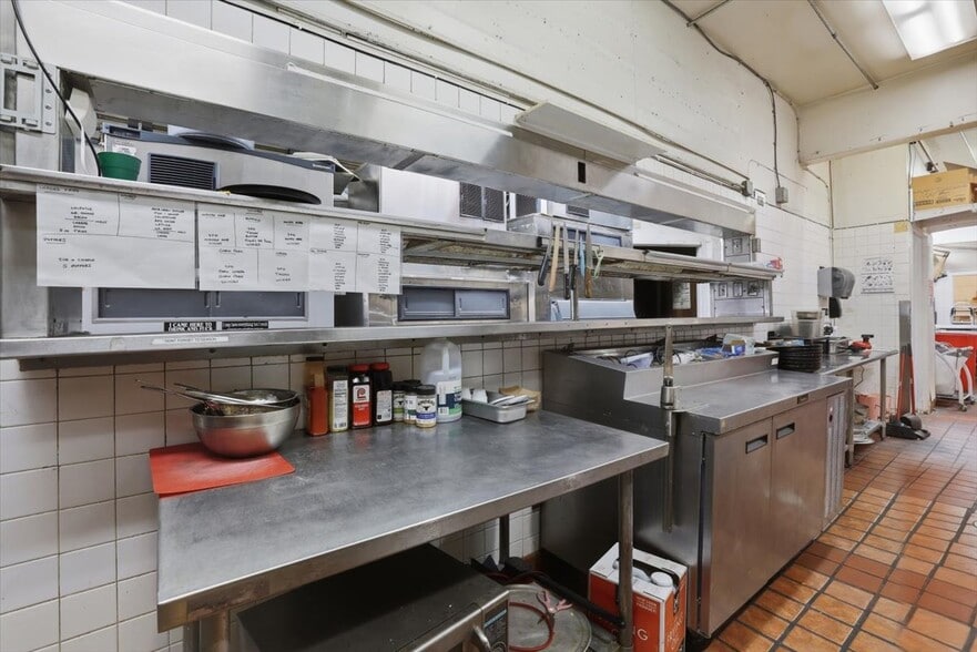 More Photos Of 3330 N Academy Blvd, Colorado Springs Bar For Sale