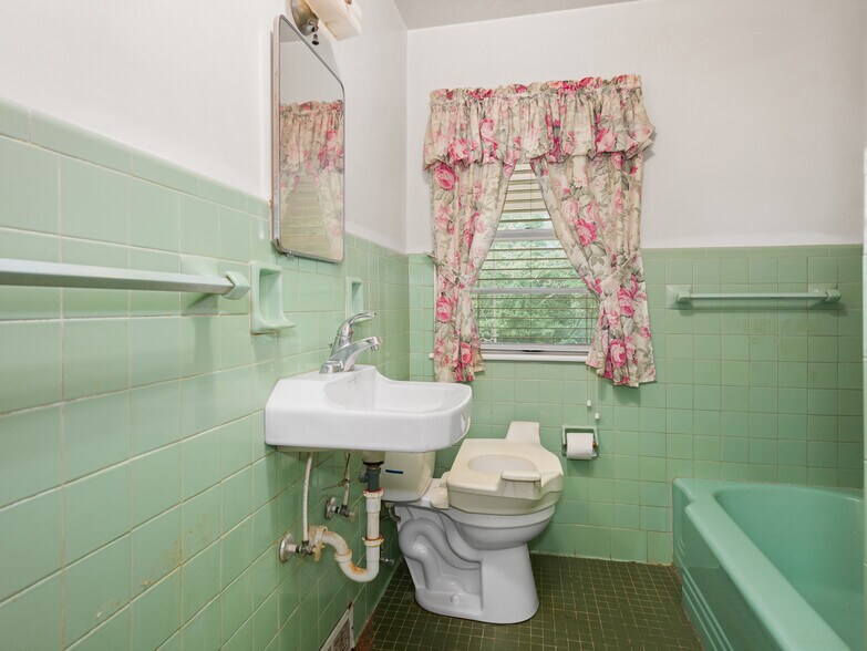 More Photos Of 5 Noland Downs Rd, Waynesville Office Residential For Sale