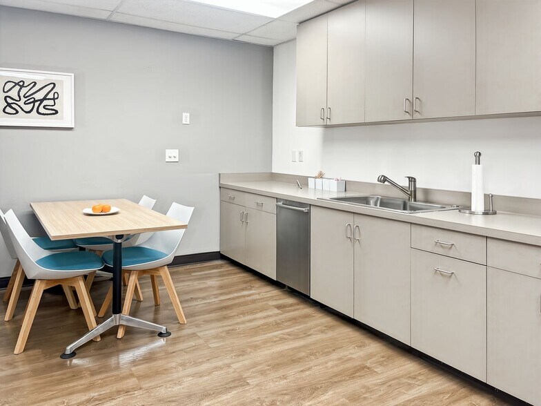 More Photos Of 1690 W Shaw Ave, Fresno Coworking Space