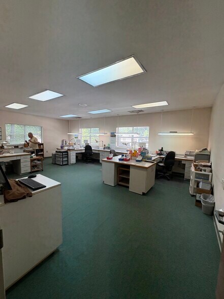More Photos Of 100 SE Dogwood Dr, Marietta Office For Sale