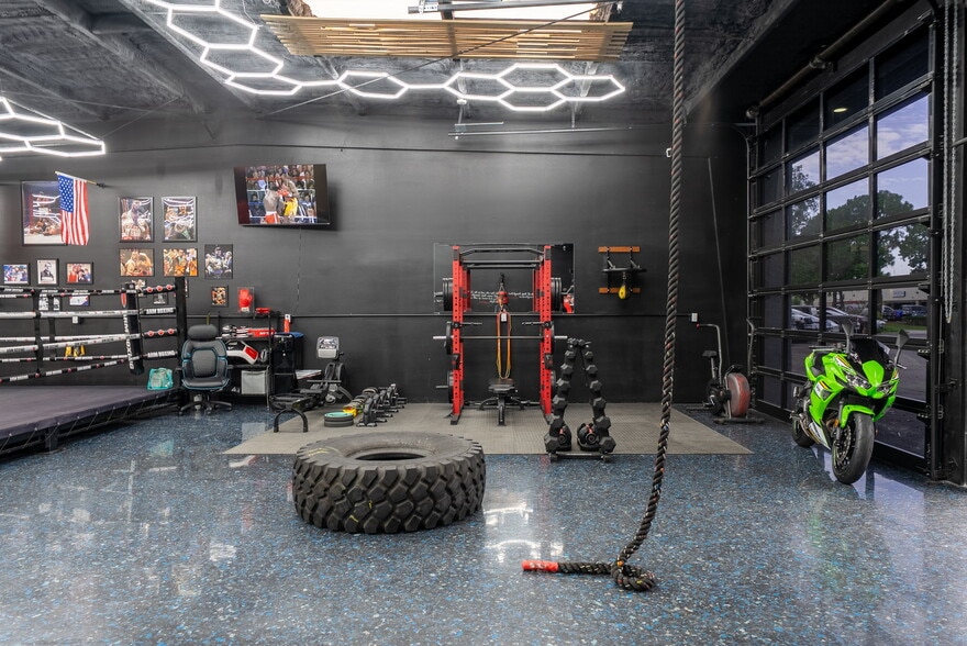 More Photos Of 501 Interstate Ct, Sarasota Warehouse For Sale