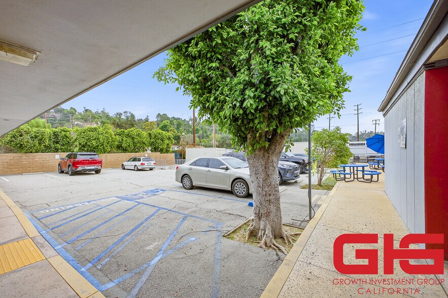 More Photos Of 7330 N Figueroa St, Los Angeles Office For Sale