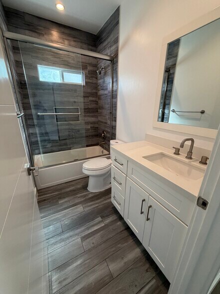 More Photos Of 3944 S Budlong Ave, Los Angeles Apartments For Sale