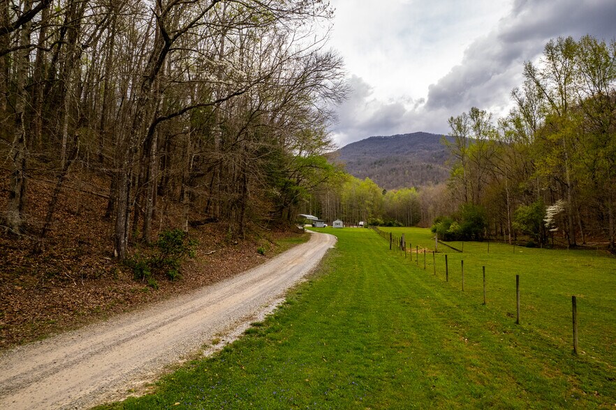 More Photos Of 1534 Cove Ln, Oliver Springs Sports And Entertainment For Sale