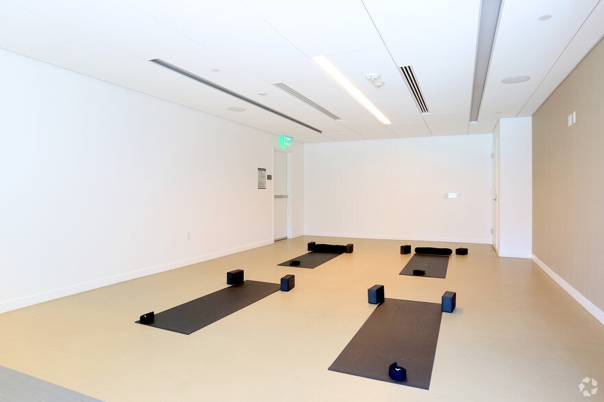 More Photos Of 399 Fremont St, San Francisco Apartments For Lease