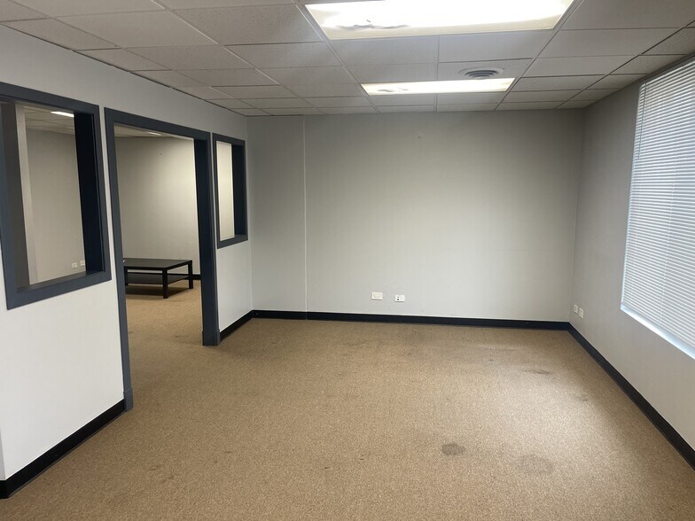 More Photos Of 701 E Irving Park Rd, Roselle Office For Lease