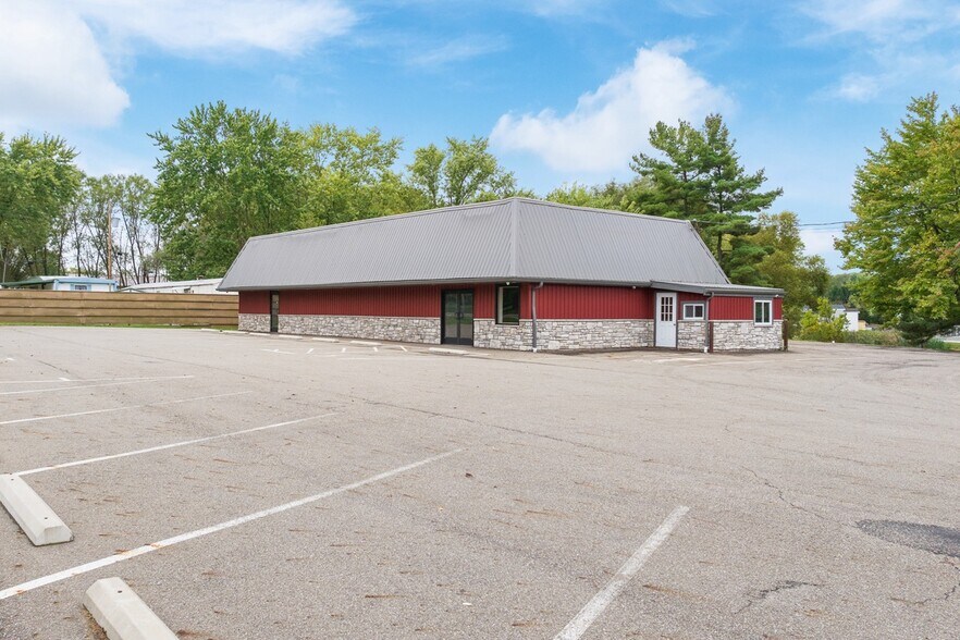 More Photos Of 4291 Manchester Ave NW, North Lawrence Office For Sale