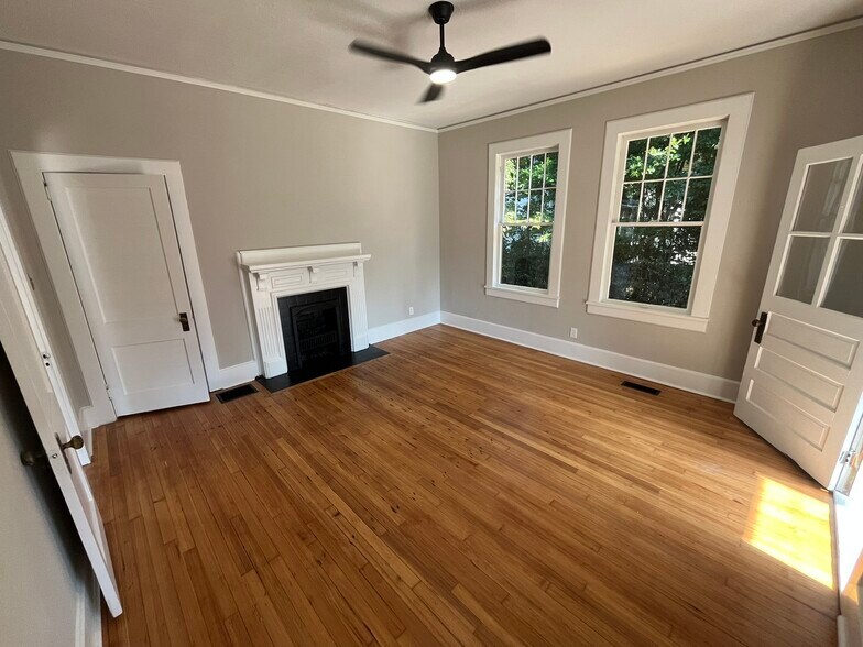 More Photos Of 406 S Lewis St, Lagrange Office For Lease