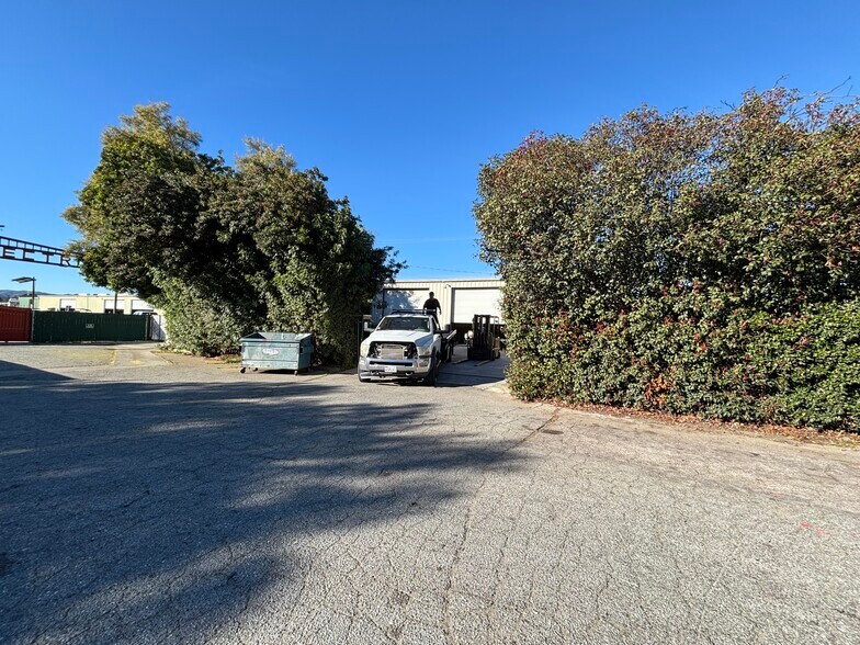 More Photos Of 561 N Palm Ave, Hemet Service For Sale