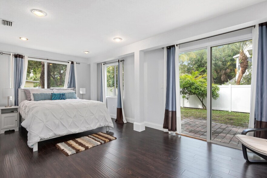 More Photos Of 185 Faubel St, Sarasota Specialty For Sale