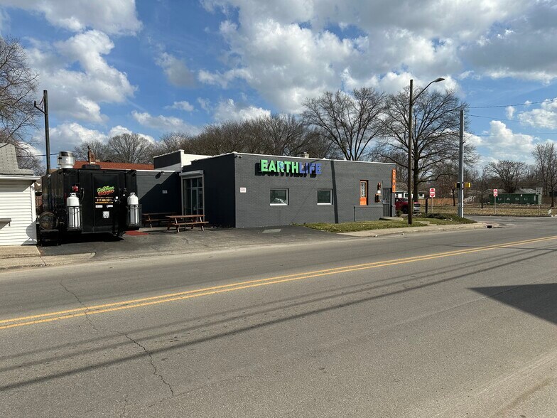 More Photos Of 2401 N Harding St, Indianapolis Flex For Sale