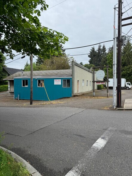 More Photos Of 2502 SW Multnomah Blvd, Portland Light Distribution For Sale
