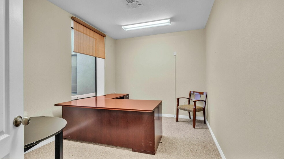 More Photos Of 415 E Main St, Bartow Office For Lease