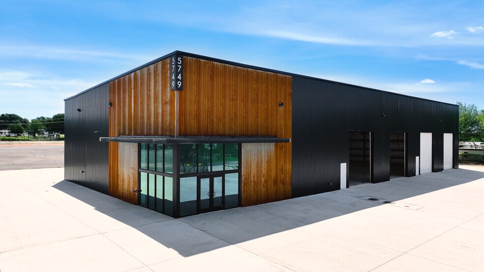 Primary Photo Of 5749 Parker Henderson Rd, Fort Worth Service For Lease
