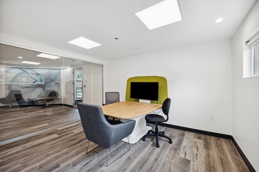 More Photos Of 25814 Budde Rd, Spring Loft Creative Space For Sale