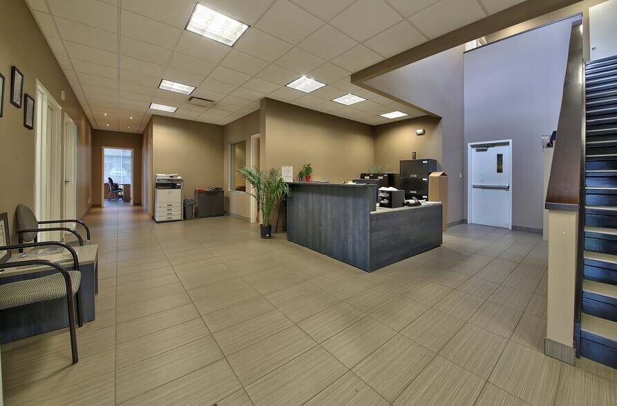 More Photos Of 130 Rue de l'Isère, Candiac Warehouse For Sale