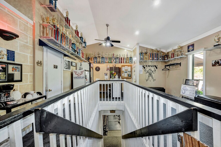 More Photos Of 1188 Pyramid Hill Blvd, Hamilton Flex For Sale