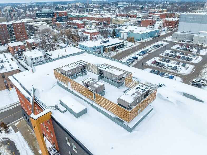 More Photos Of 275 Rue Latour, St-Jérôme Office For Sale