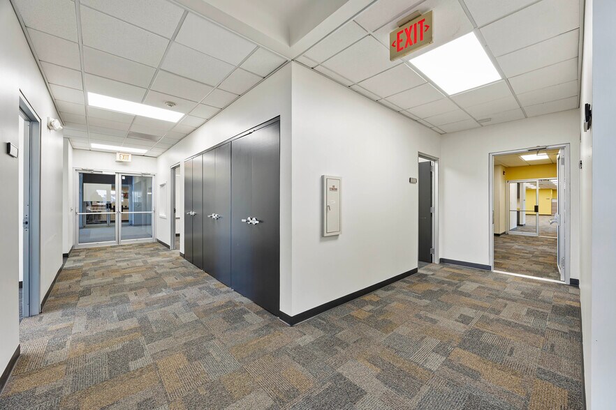 More Photos Of 1615 Commerce Pky, Bloomington Office For Lease