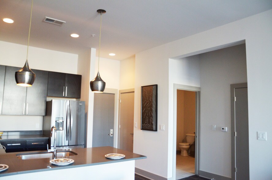 More Photos Of 2310 N Oakland Ave, Milwaukee Apartments For Lease