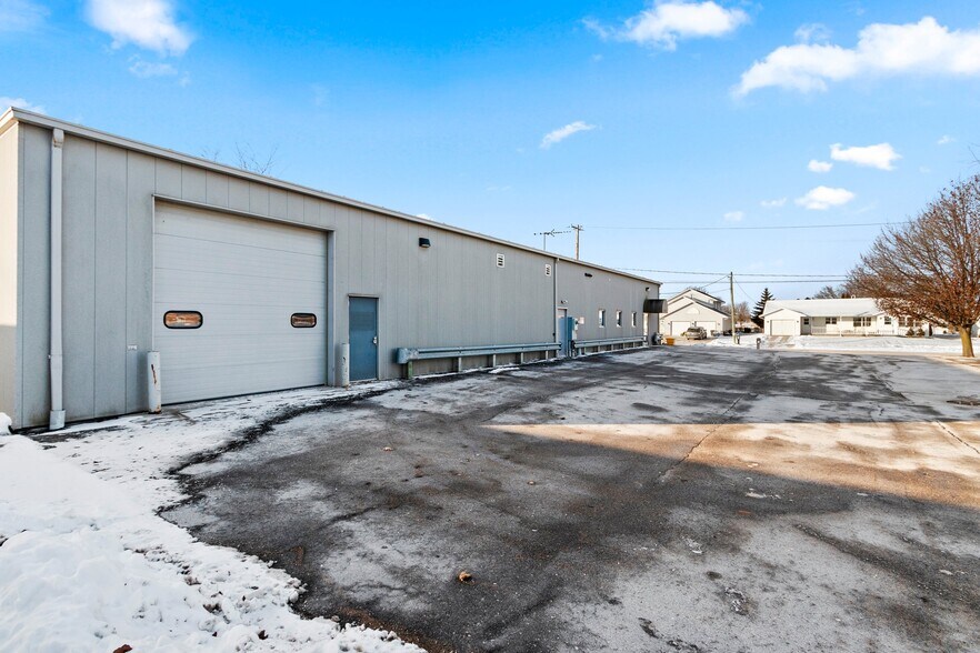 More Photos Of 3420 Dewey St, Manitowoc Freestanding For Lease