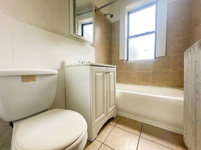 More Photos Of 808 W 76th St, Chicago Apartments For Sale