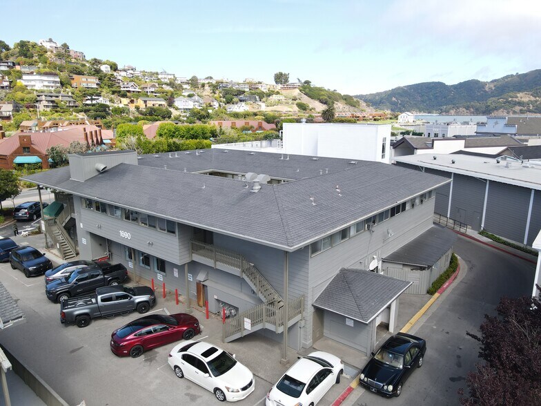 More Photos Of 1690 Tiburon Blvd, Belvedere Tiburon Storefront Retail Office For Sale