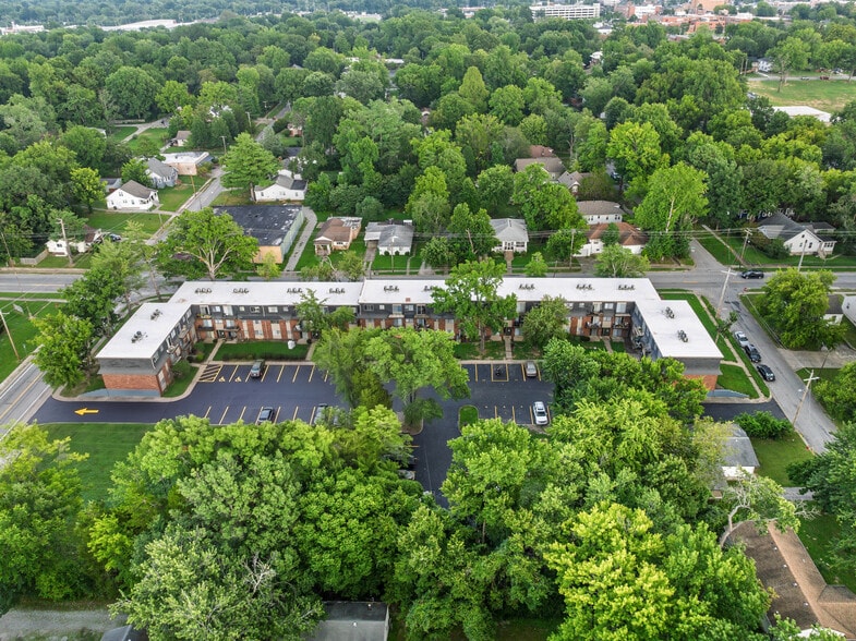 More Photos Of 400 N Oakland Ave, Carbondale Apartments For Sale
